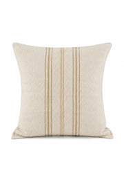Cojín decorativo marfil con finas rayas verticales beige al centro
