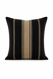 Cojín decorativo estilo saco de grano negro con banda central y líneas trigo