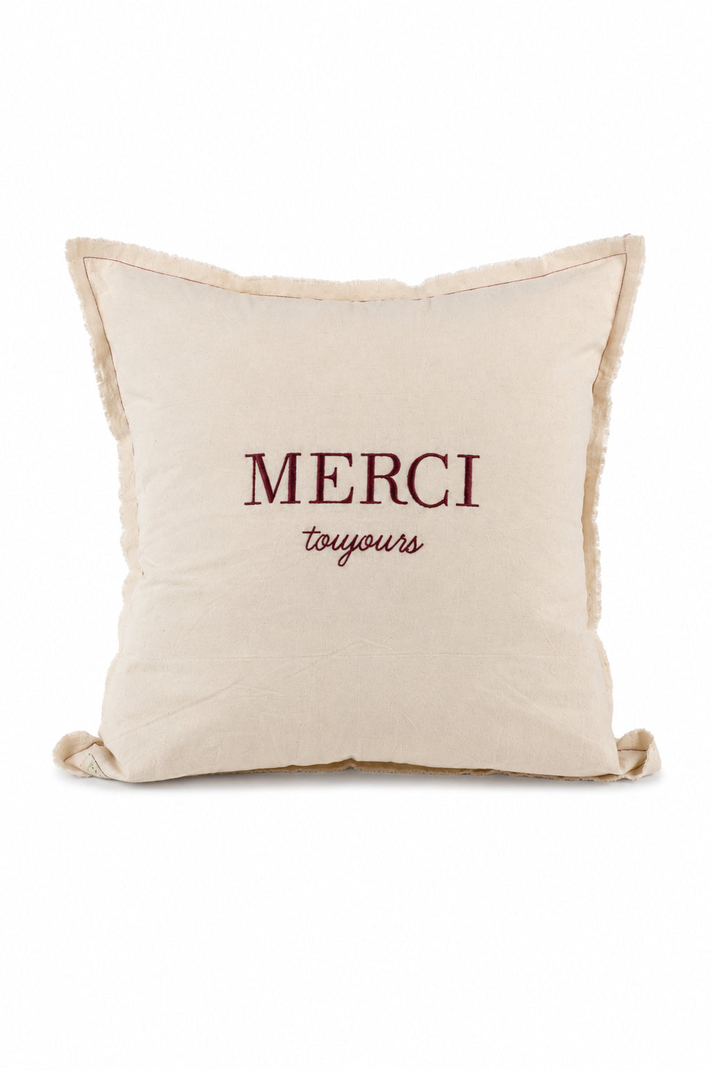 Cojín decorativo de tela con frase Merci Toujours bordada en burdeo sobre fondo crudo